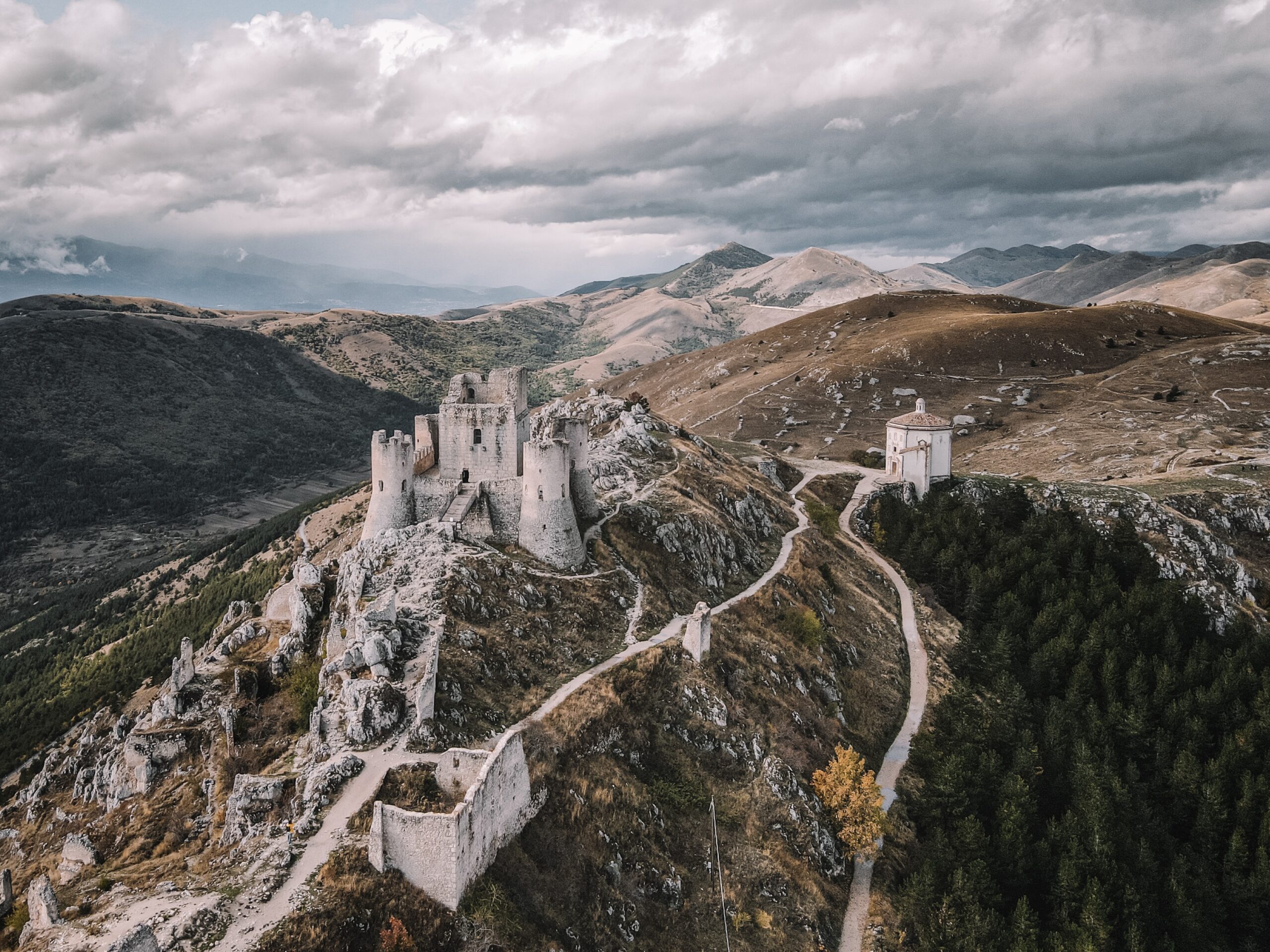 Trekking in Abruzzo: alla scoperta dei Borghi del Gran Sasso