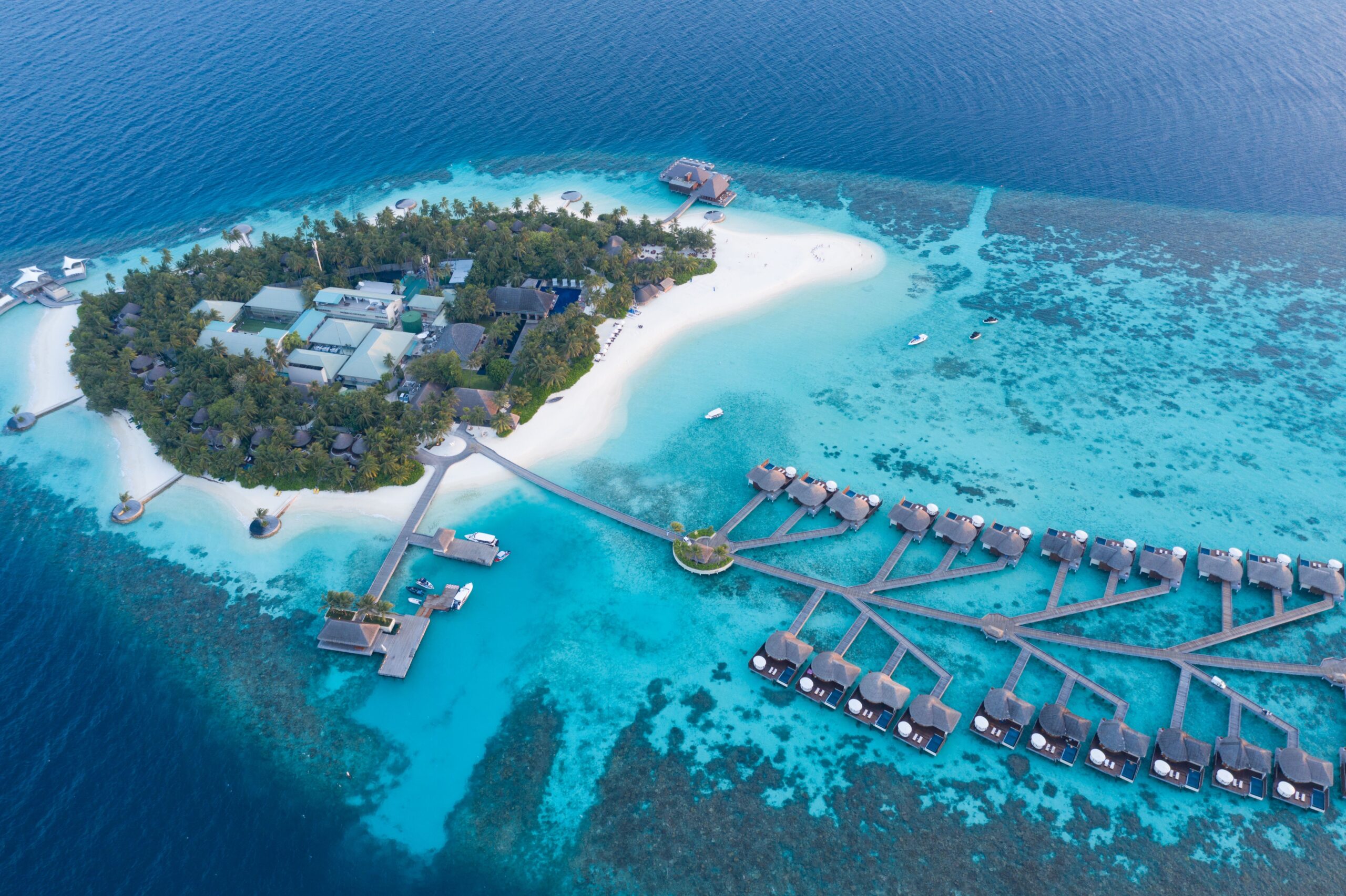 Maldive: 7 notti tra spiagge paradisiache, acque cristalline e resort esclusivi